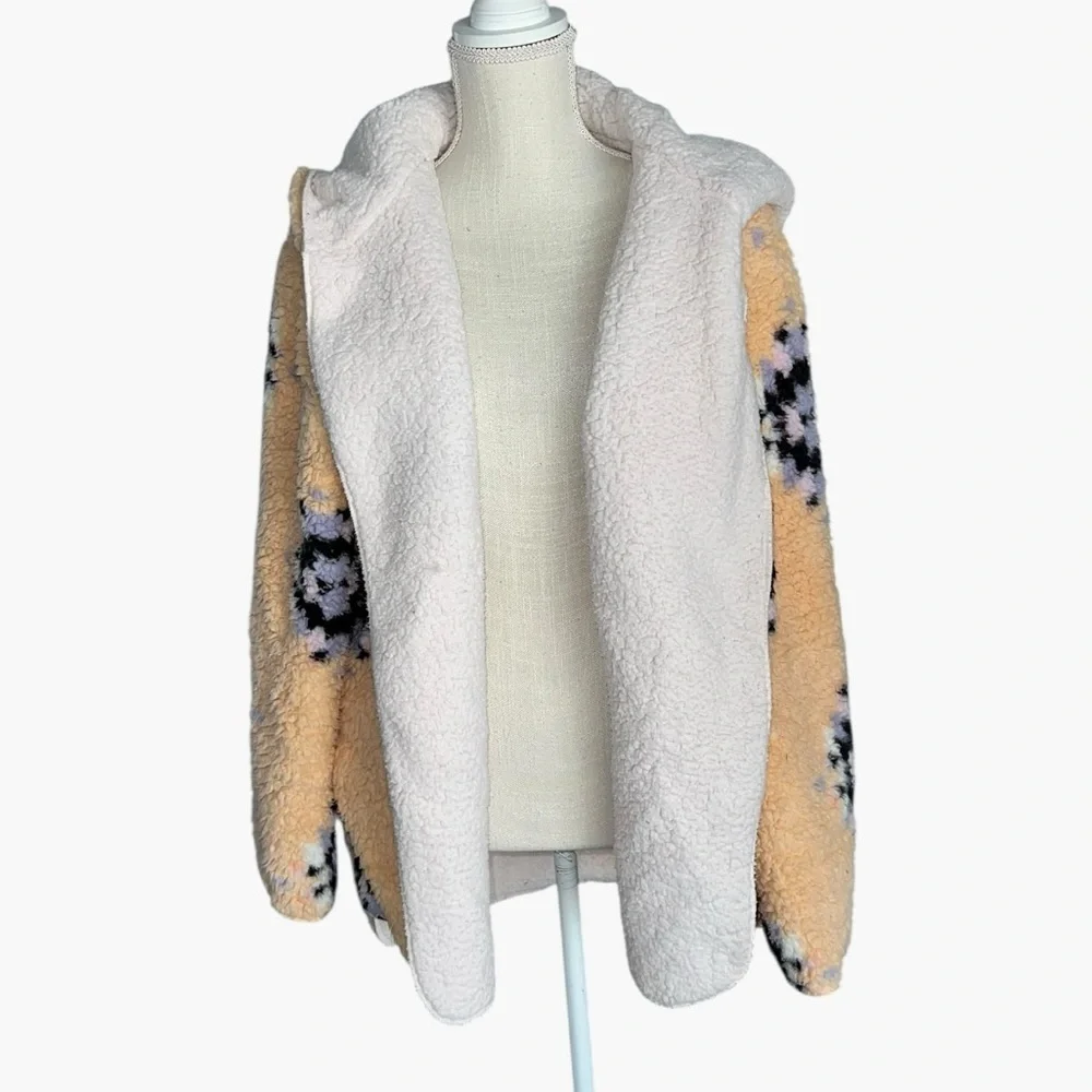 🌻Urban Outfitters Carmella Oversized Reversible Sherpa Jacket Size XS/S